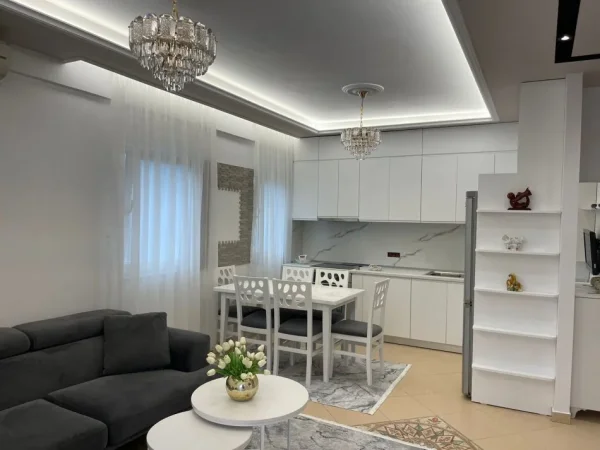Liqeni I Thate, jepet me qera apartament 1+1+Ballkon, Kati 2, 70 m² 550 €
