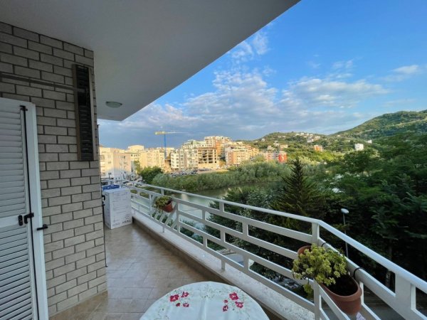 Liqeni I Thate, jepet me qera apartament 1+1+Ballkon, Kati 2, 70 m² 550 €