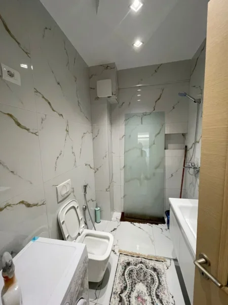 Liqeni I Thate, jepet me qera apartament 1+1+Ballkon, Kati 2, 70 m² 550 €