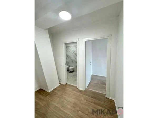 Tirane, jepet me qera zyre , Kati 1, 88 m² 650 € (Qemal Stafa)