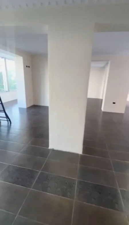 Tirane, ambjent biznesi , Kati 2, 1,000 m² 1,500 € (Vasil Shanto)