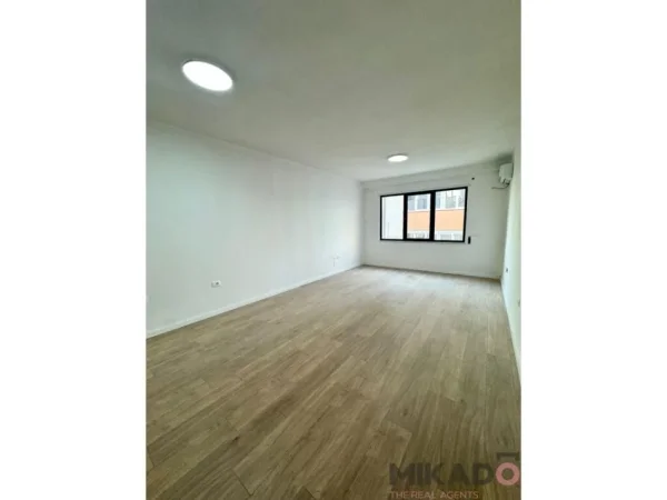 Tirane, jepet me qera zyre Kati 1 81 m² 600 € (Rruga Qemal Stafa