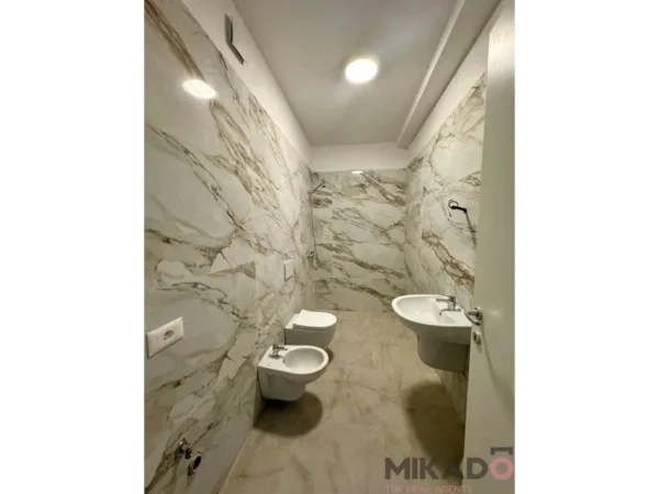 Tirane, jepet me qera zyre Kati 1 81 m² 600 € (Rruga Qemal Stafa