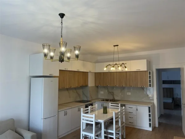 Tirane, jepet me qera apartament 1+1+Ballkon Kati 3, 71 m² 400 € (SELITE