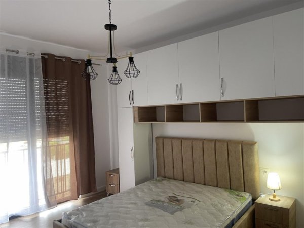 Tirane, jepet me qera apartament 1+1+Ballkon Kati 3, 71 m² 400 € (SELITE