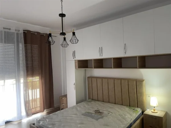 Tirane, jepet me qera apartament 1+1+Ballkon Kati 3, 71 m² 400 € (SELITE