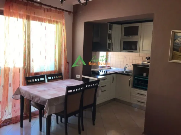 Tirane, jepet me qera 2+1+Ballkon Kati 3, 400 € Bulevardi Zhan Dark