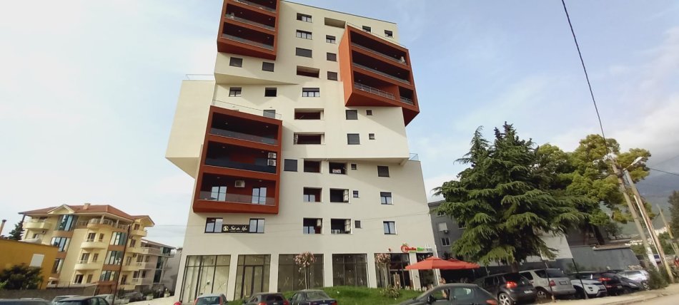 Tirane, jepet me qera ambjent biznesi Kati 3, 101 m² 800 € (Jepet me qira zyre tek rreth rrotullimi Kinostudio