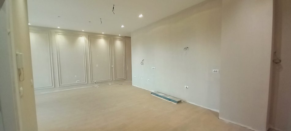 Tirane, jepet me qera ambjent biznesi Kati 3, 101 m² 800 € (Jepet me qira zyre tek rreth rrotullimi Kinostudio