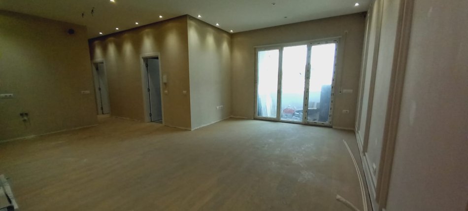 Tirane, jepet me qera ambjent biznesi Kati 3, 101 m² 800 € (Jepet me qira zyre tek rreth rrotullimi Kinostudio