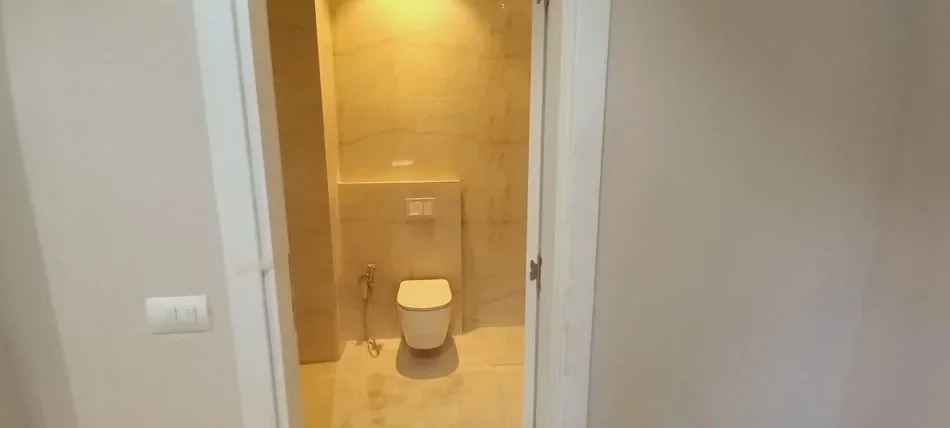 Tirane, jepet me qera ambjent biznesi Kati 3, 101 m² 800 € (Jepet me qira zyre tek rreth rrotullimi Kinostudio