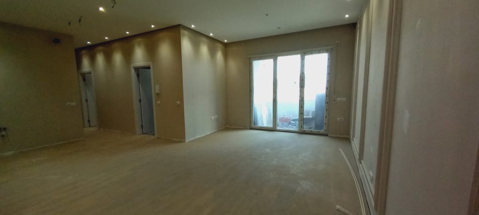 Tirane, jepet me qera ambjent biznesi Kati 3, 101 m² 800 € (Jepet me qira zyre tek rreth rrotullimi Kinostudio