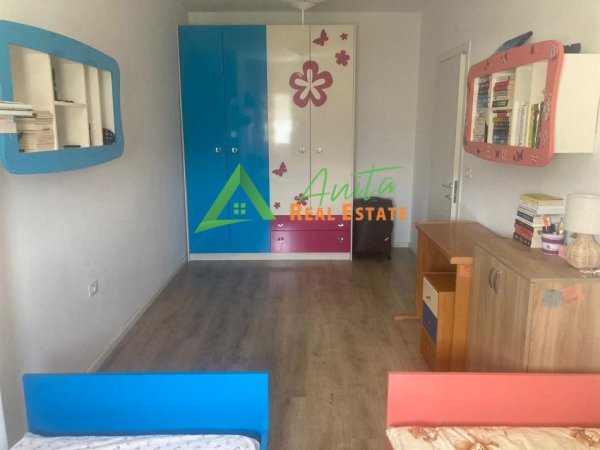 Tirane, jepet me qera apartament 2+1+Ballkon Kati 7, 105 m² 400 € (Ali Demi