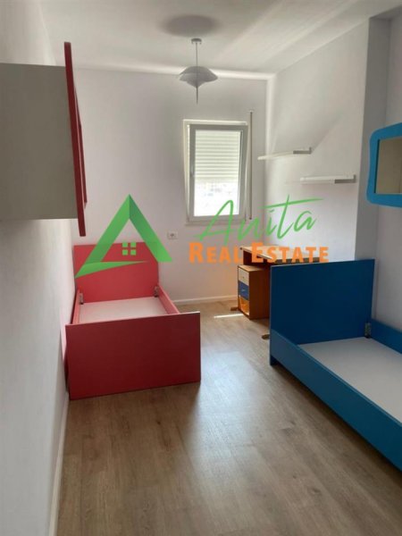 Tirane, jepet me qera apartament 2+1+Ballkon Kati 7, 105 m² 400 € (Ali Demi