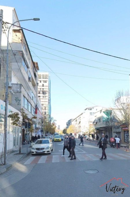 Shitet apartament 1+1 tek Rruga e Barrikadave