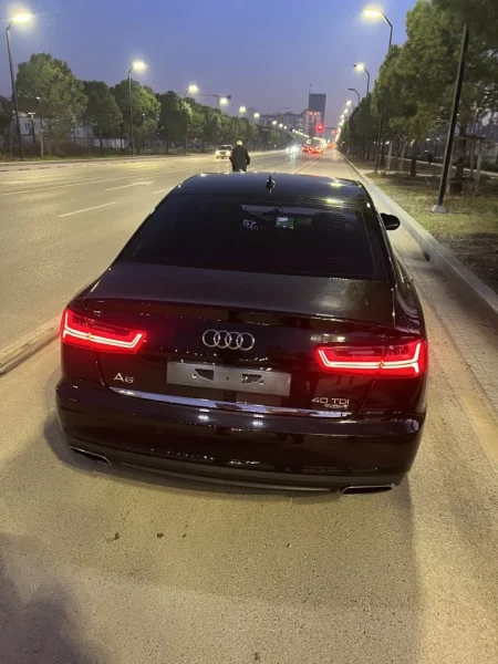 Tirane, shes Audi , Nafte, e zeze, automatik, Kondicioner, 196000 km, 18,000 €