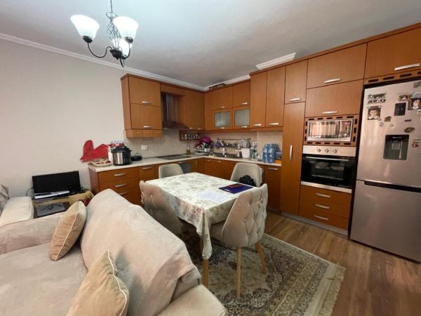 Tirane, jepet me qera apartament 1+1 Kati 7, 80 m² 500 € (Don Bosko