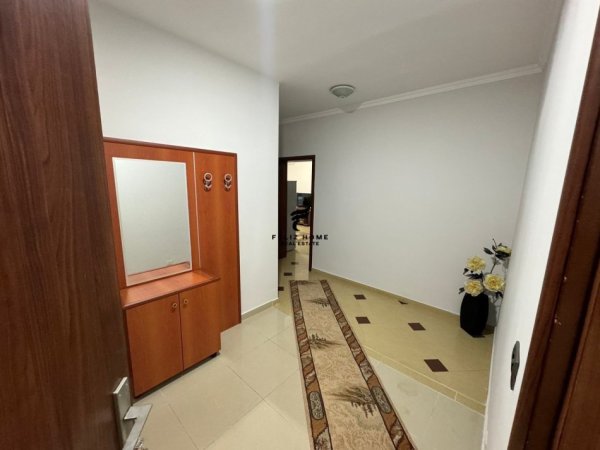 Tirane, jepet me qera apartament 1+1+Ballkon Kati 3, 75 m² 500 € (ISH TREGU ELEKTRIK