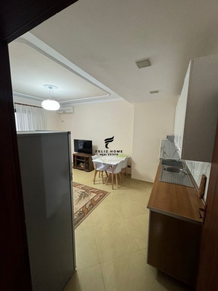 Tirane, jepet me qera apartament 1+1+Ballkon Kati 3, 75 m² 500 € (ISH TREGU ELEKTRIK