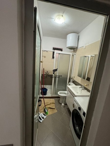 Tirane, jepet me qera apartament 1+1+Ballkon Kati 3, 75 m² 500 € (ISH TREGU ELEKTRIK