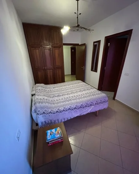 Tirane, jepet me qera apartament 2+1+Ballkon Kati 4, 106 m² 450 €