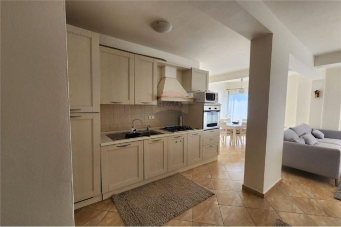 Tirane, jepet me qera apartament 2+1+Ballkon Kati 3, 94 m² 550 € (kodra e diellit