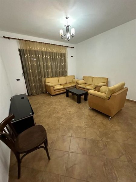Tirane, jepet me qera apartament 2+1 Kati 3, 120 m² 400 € (Selite