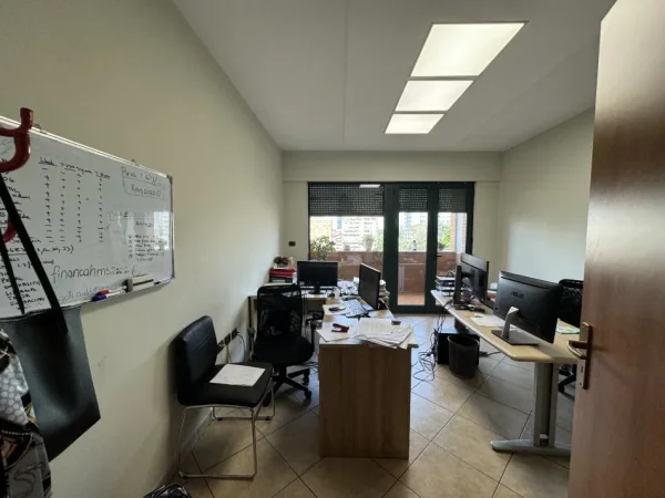 Tirane, ambjent biznesi Kati 6, 150 m² 1,500 € (