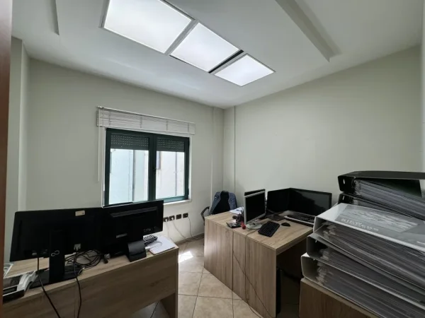Tirane, ambjent biznesi Kati 6, 150 m² 1,500 € (