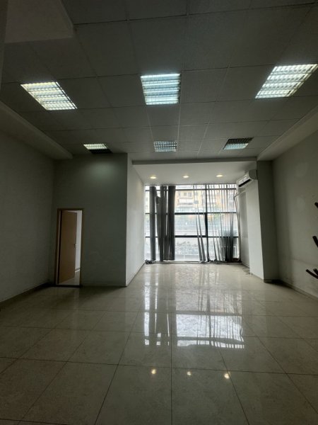 Tirane, ambjent biznesi Kati 2, 110 m² 800 € (