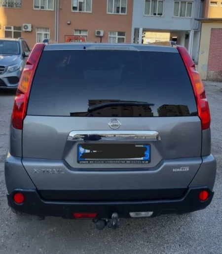 Tirane, shes makine Nissan , Nafte, kafe, manuale