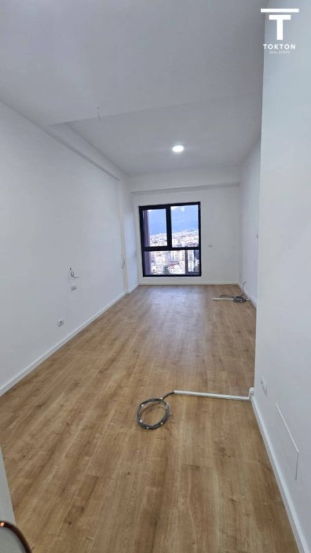 Tirane, jepet me qera apartament 2+1+Ballkon Kati 15, 110 m² 1,200 € (Rruga e Kavajes) TT 913