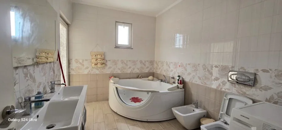 Tirane, shitet apartament+verande | Penthouse 3+1 Kati 9, 279 m² 360,000 € (Rruga e Dibres