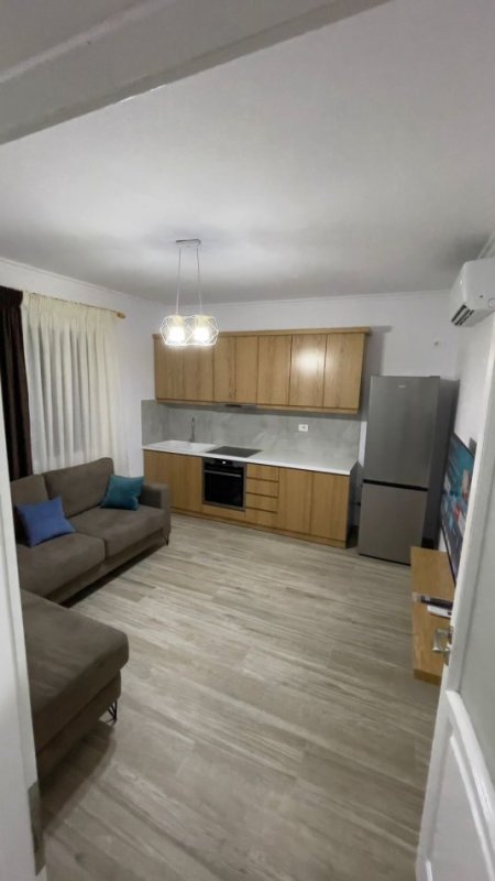 Tirane, jepet me qera apartament 1+1 Kati 1, 65 m² 500 € (Rruga e Kavajes , prane qendres Globe
