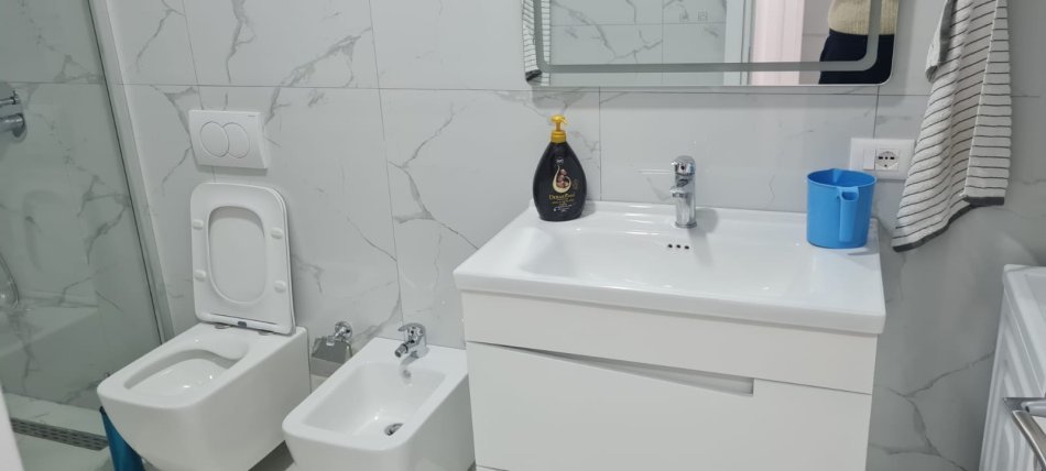 Tirane, jepet me qera apartament 2+1 Kati 1, 90 m² 450 € (Xhamlliku , rruga Tonin Arapi , prane disko venue