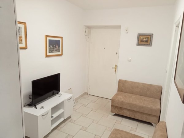 Tirane, jepet me qera apartament 2+1 Kati 2, 70 m² 350 € (xhamllik