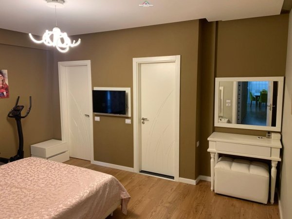 Tirane, jepet me qera apartament 2+1 Kati 2, 100 m² 800 € (21 dhjetori