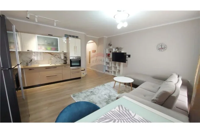 Tirane, jepet me qera apartament 1+1 Kati 2, 71 m² 530 € (Rruga Hamdi Sina - Liqeni i Thatë