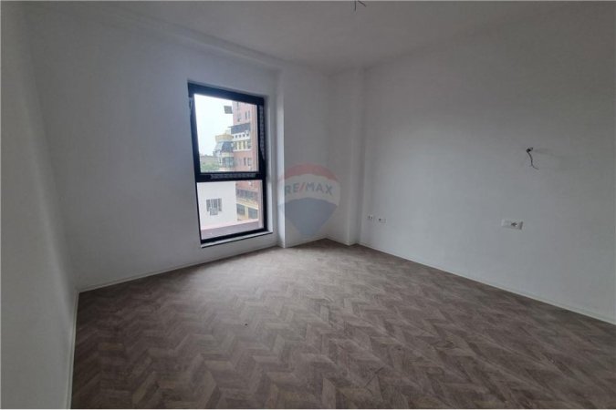 Tirane, jepet me qera ambjent biznesi Kati 3, 110 m² 1,200 € (Rruga e Kavajes - Tirana Garden Building