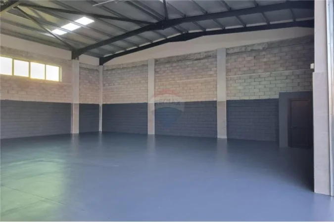 Tirane, jepet me qera ambjent biznesi , 2,324 m² 5,500 € (Marikaj - Vore