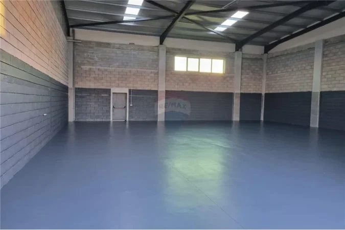 Tirane, jepet me qera ambjent biznesi , 2,324 m² 5,500 € (Marikaj - Vore