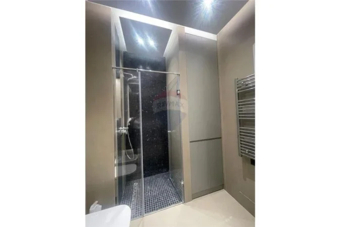 Tirane, jepet me qera apartament 1+1 , 66 m² 800 € (Rruga e Kavajes - Square 21