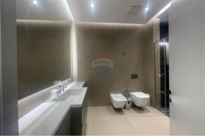 Tirane, jepet me qera apartament 1+1 , 66 m² 800 € (Rruga e Kavajes - Square 21