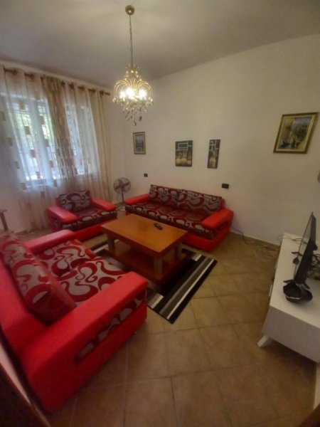 Tirane, jepet me qera apartament 2+1 Kati 4, 80 m² 500 € (BLLOK