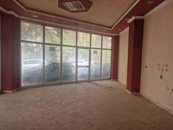 Tirane, shes dyqan Kati 0, 46 m² (Rr. &quot;Sitki Çiço&quot;, Materniteti i Ri, Tiranë