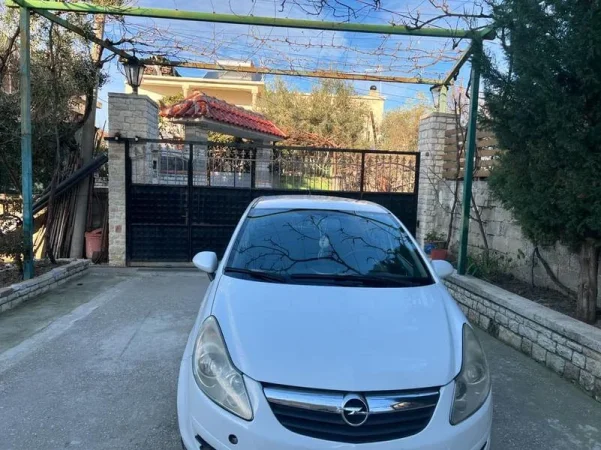 Vlore, shes makine OPEL CORSA , Nafte, e bardhë, manuale, Kondicioner, 240 mijë km, 3,000 €