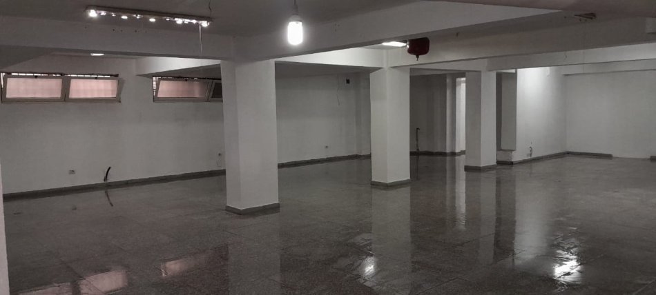 Tirane, jap me qera ambjent biznesi Kati 0, 200 m² 1,500 € (Mine Peza)