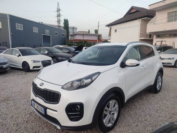 Tirane, jap me qera SUV | Fuoristrad | xhip Kia Sportage , Nafte, blu, automatik, Klima, 20 km, 50 €