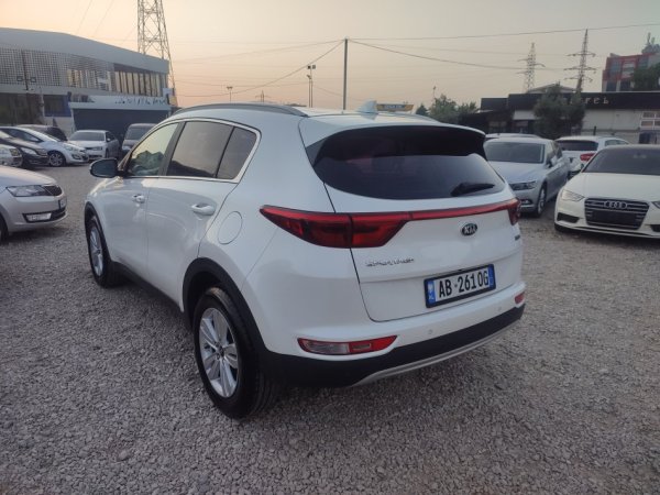 Tirane, jap me qera SUV | Fuoristrad | xhip Kia Sportage , Nafte, blu, automatik, Klima, 20 km, 50 €