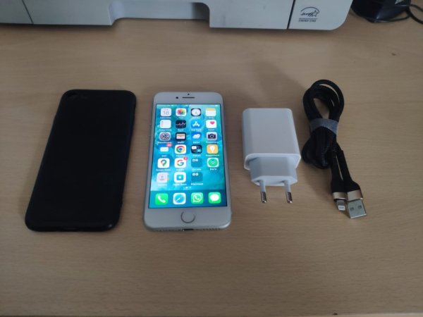 Tirane, shes Celular Iphone 7 i bardhe Silver- 8000Lek